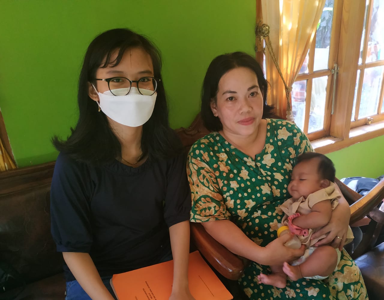 Memantau Perkembangan ibu dan adek Dzakilah Naura